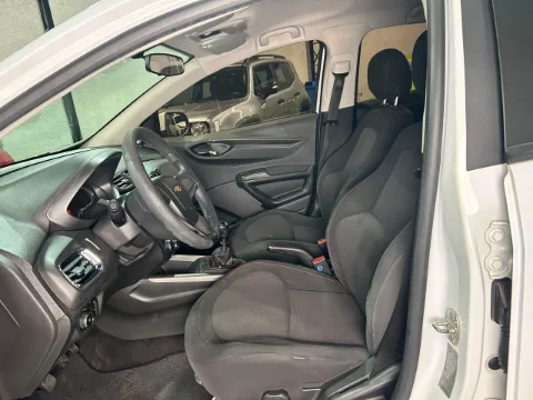 Chevrolet Onix 2015 branca à venda na Pipo Veículos em Avaré-SP — foto 7
