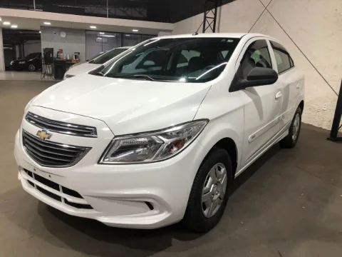 Chevrolet Onix 2016 branca à venda na Pipo Veículos em Avaré-SP — foto 2