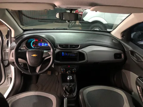 Chevrolet Onix 2016 branca à venda na Pipo Veículos em Avaré-SP — foto 9