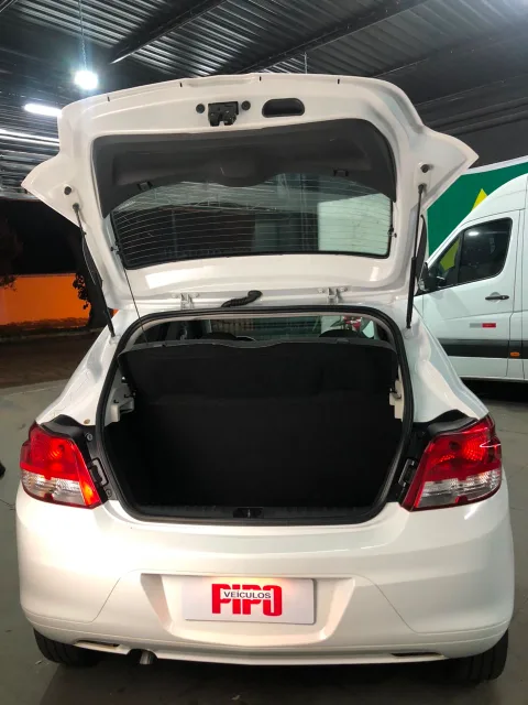 Chevrolet Onix 2016 branca à venda na Pipo Veículos em Avaré-SP — foto 7