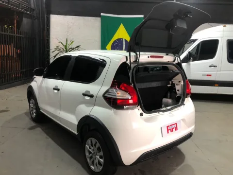 Fiat Mobi 2025 branca à venda na Pipo Veículos em Avaré-SP — foto 10