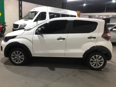 Fiat Mobi 2025 branca à venda na Pipo Veículos em Avaré-SP — foto 5