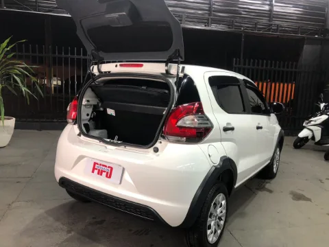 Fiat Mobi 2025 branca à venda na Pipo Veículos em Avaré-SP — foto 8