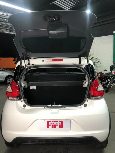 Fiat Mobi 2025 branca à venda na Pipo Veículos em Avaré-SP — foto 9