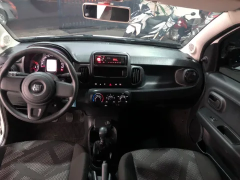 Fiat Mobi 2025 branca à venda na Pipo Veículos em Avaré-SP — foto 6