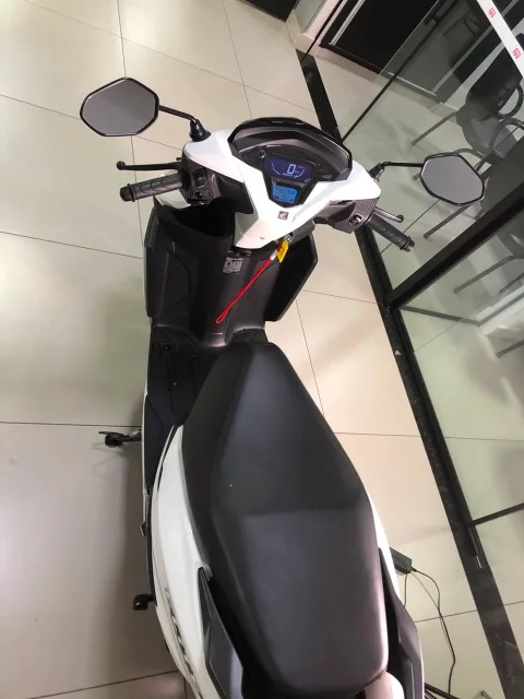 Honda Elite 125 2025 branca à venda na Pipo Veículos em Avaré-SP — foto 8