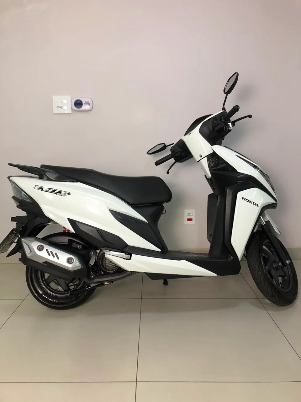 Honda Elite 125 2025 branca à venda na Pipo Veículos em Avaré-SP
