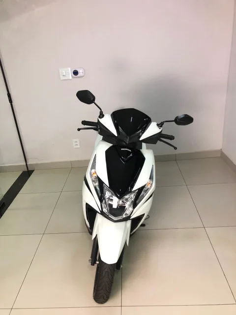 Honda Elite 125 2025 branca à venda na Pipo Veículos em Avaré-SP — foto 6