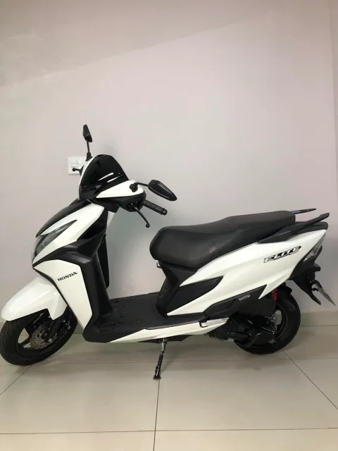 Honda Elite 125 2025 branca à venda na Pipo Veículos em Avaré-SP — foto 2