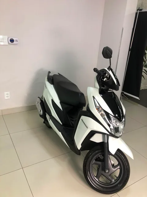 Honda Elite 125 2025 branca à venda na Pipo Veículos em Avaré-SP — foto 4