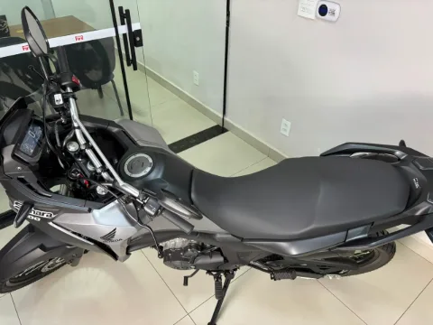 Honda XRE 300 Sahara 2025 cinza à venda na Pipo Veículos em Avaré-SP — foto 4