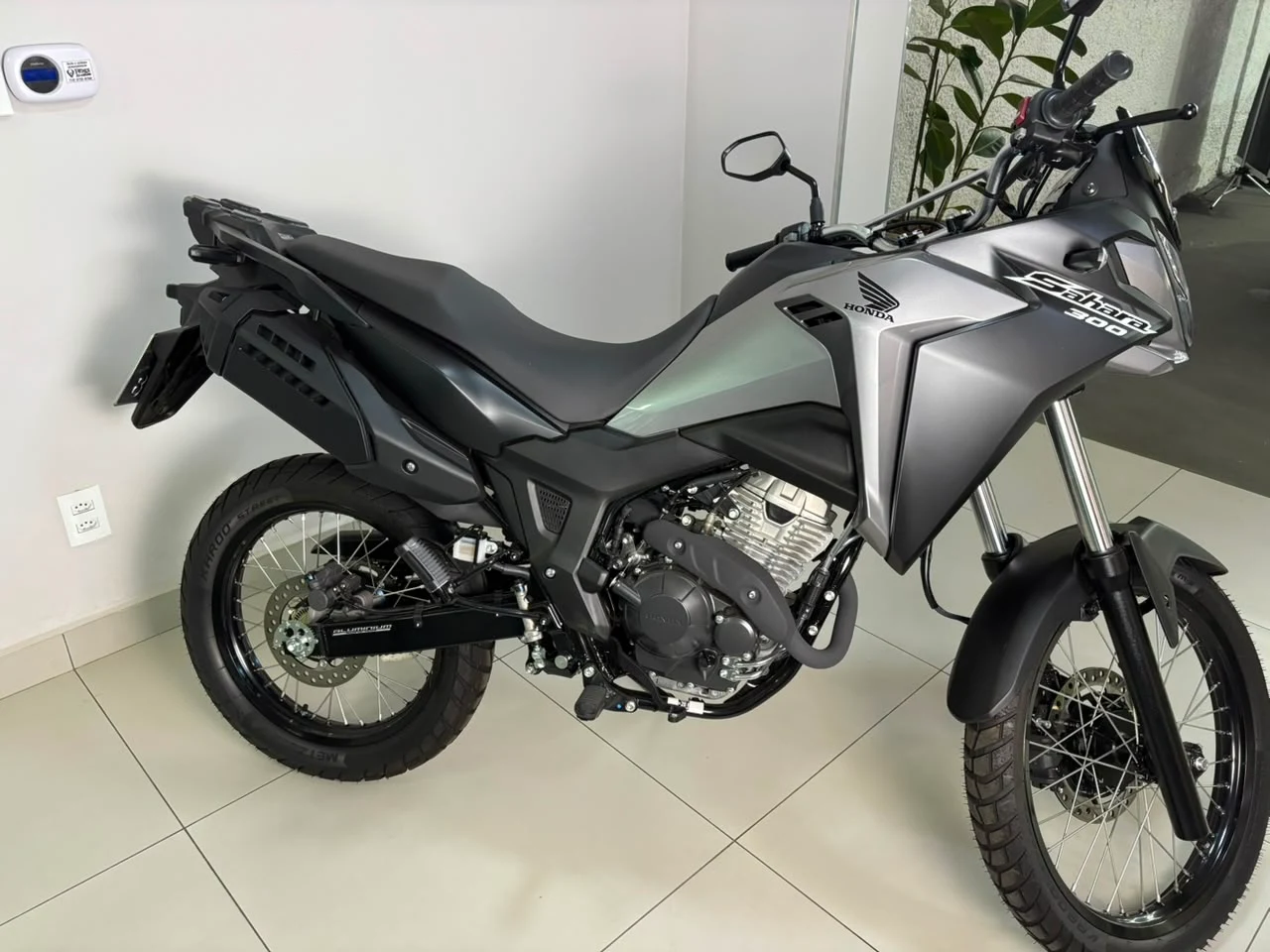 Honda XRE 300 Sahara 2025 cinza à venda na Pipo Veículos em Avaré-SP