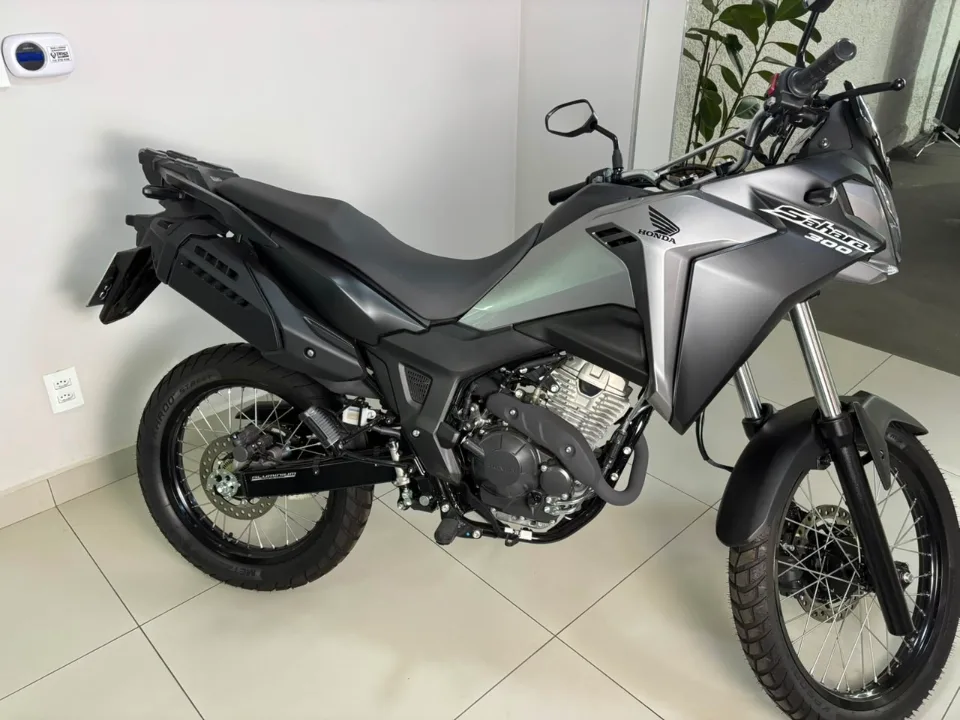 Honda XRE 300 Sahara 2025 cinza à venda na Pipo Veículos em Avaré-SP