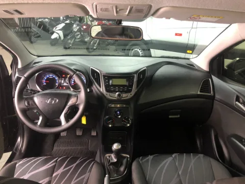 Hyundai HB20 2014 preta à venda na Pipo Veículos em Avaré-SP — foto 6