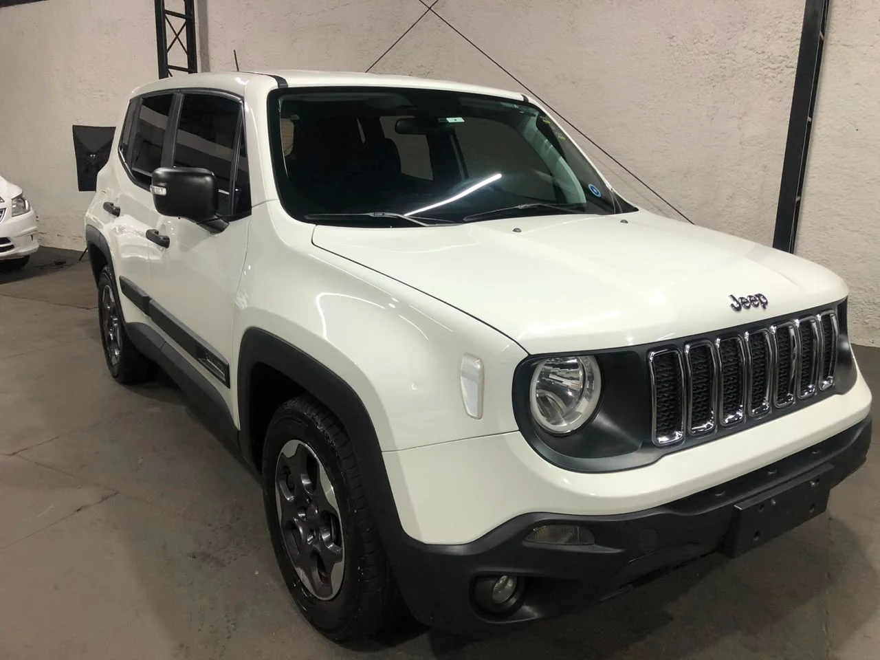 Jeep Renegade 2019 branca à venda na Pipo Veículos em Avaré-SP