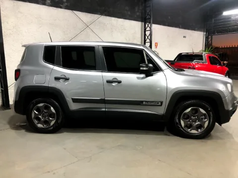 Jeep Renegade 2020 prata à venda na Pipo Veículos em Avaré-SP — foto 4