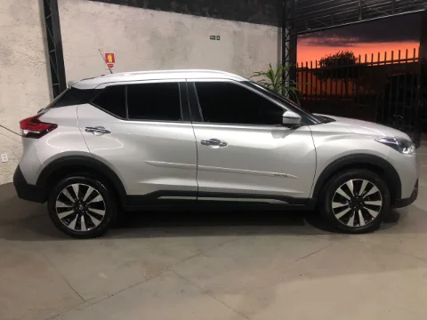 Nissan KICKS 2020 prata à venda na Pipo Veículos em Avaré-SP — foto 3