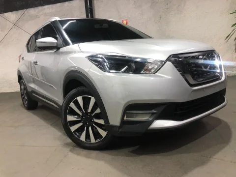 Nissan KICKS 2020 prata à venda na Pipo Veículos em Avaré-SP — foto 1