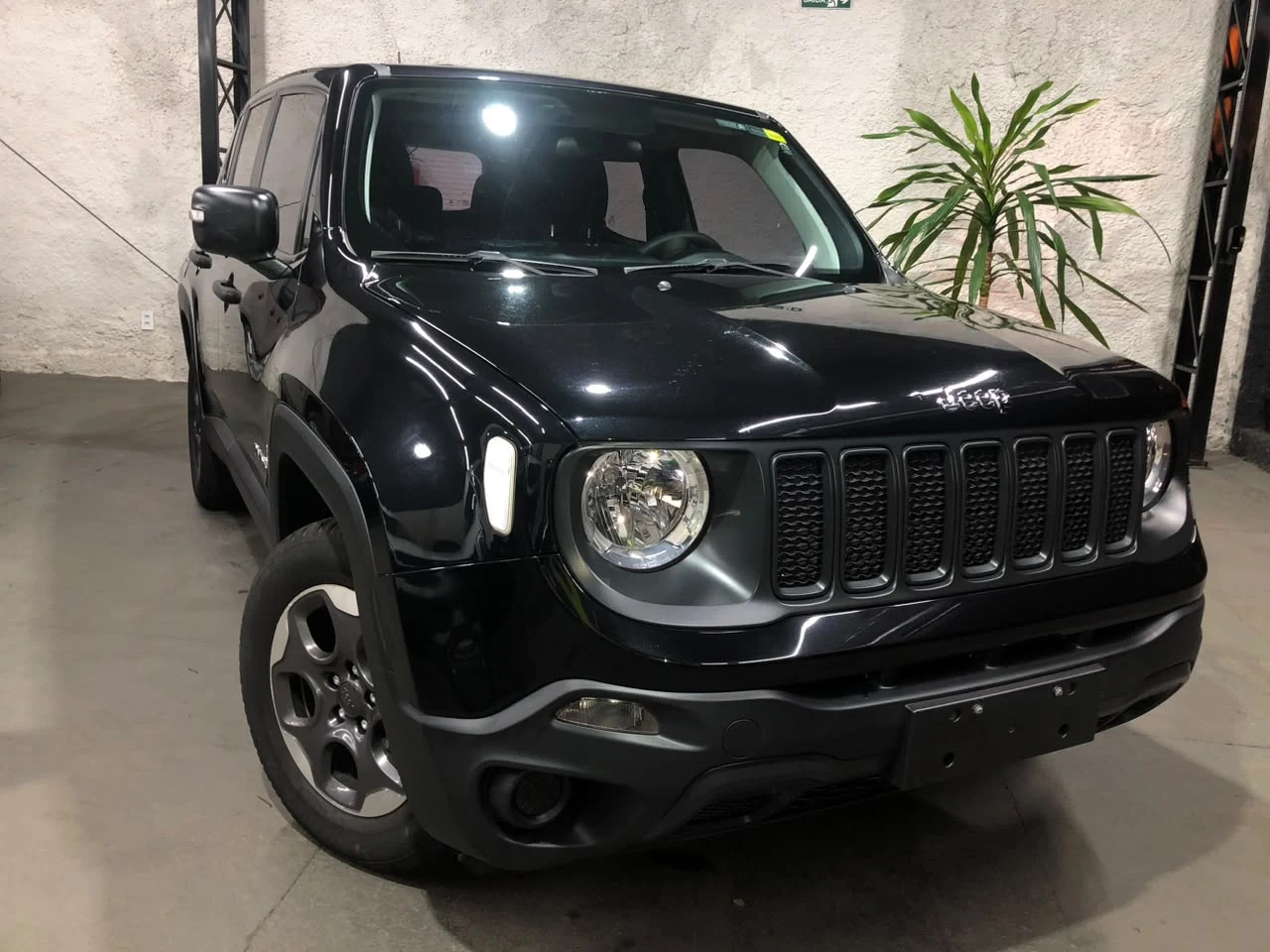 Jeep Renegade 2021 preto à venda na Pipo Veículos em Avaré-SP