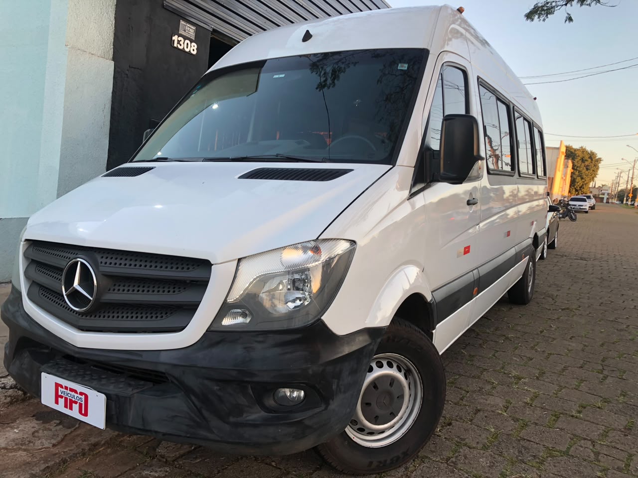 Mercedes-Benz Sprinter 2017 branca à venda na Pipo Veículos em Avaré-SP — foto 3