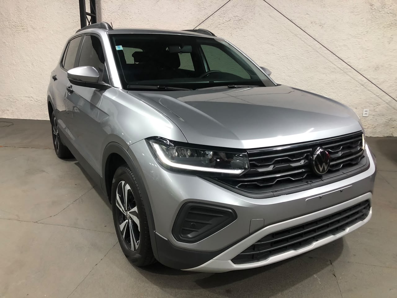 Volkswagen T-Cross 2025 prata à venda na Pipo Veículos em Avaré-SP