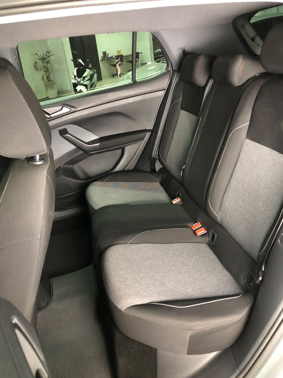 Volkswagen T-Cross 2025 prata à venda na Pipo Veículos em Avaré-SP — foto 10
