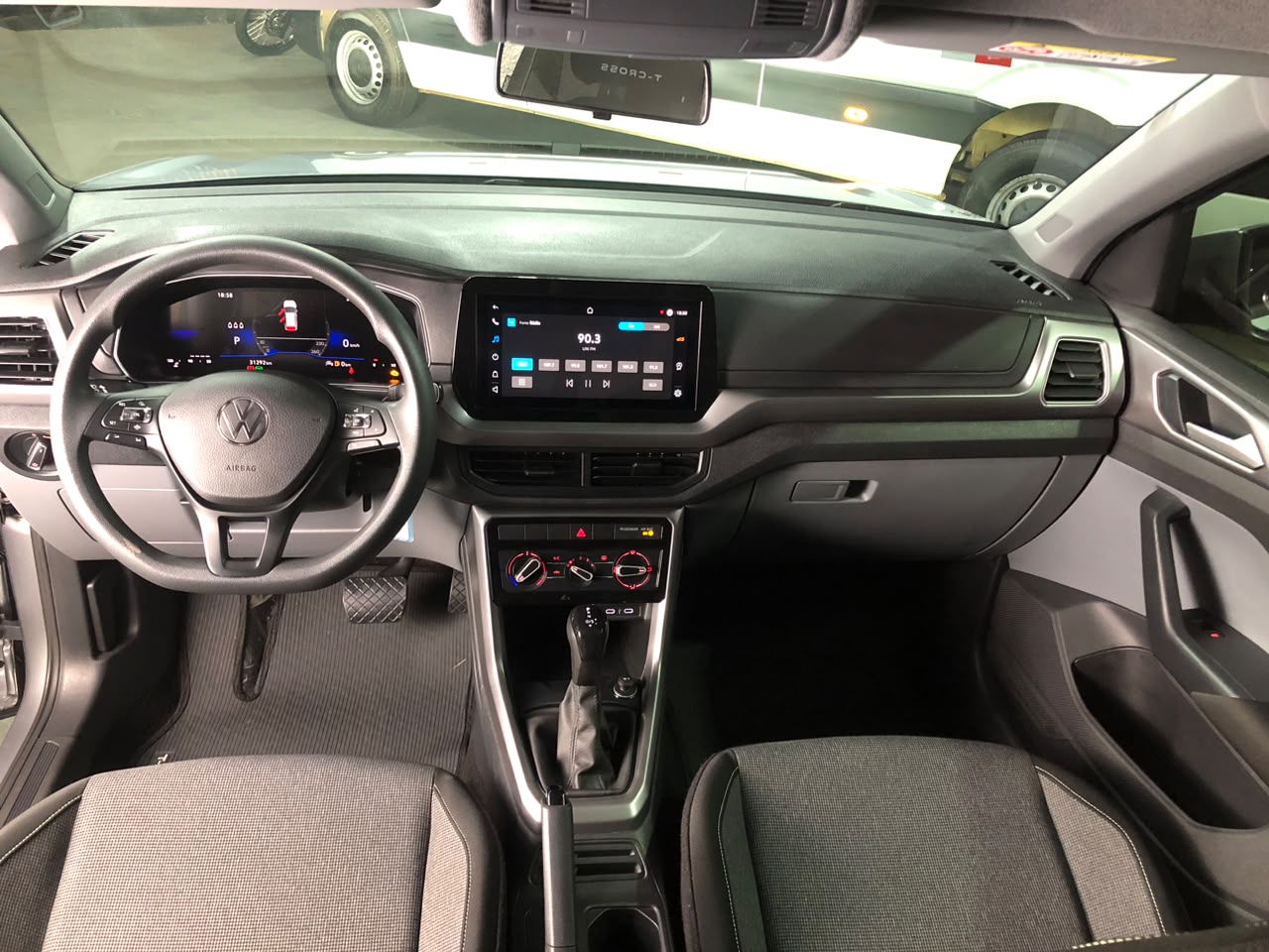 Volkswagen T-Cross 2025 prata à venda na Pipo Veículos em Avaré-SP — foto 8