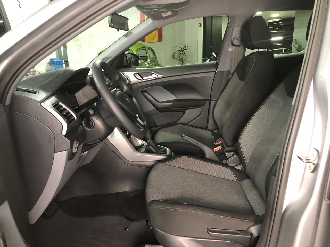 Volkswagen T-Cross 2025 prata à venda na Pipo Veículos em Avaré-SP — foto 9