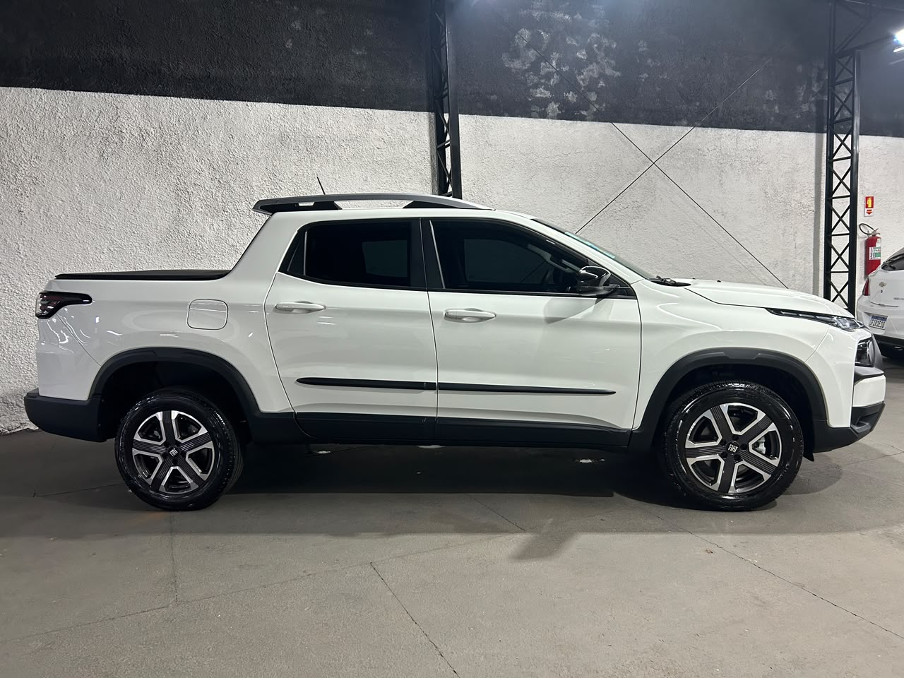 Fiat Toro 2026 branca à venda na Pipo Veículos em Avaré-SP — foto 3