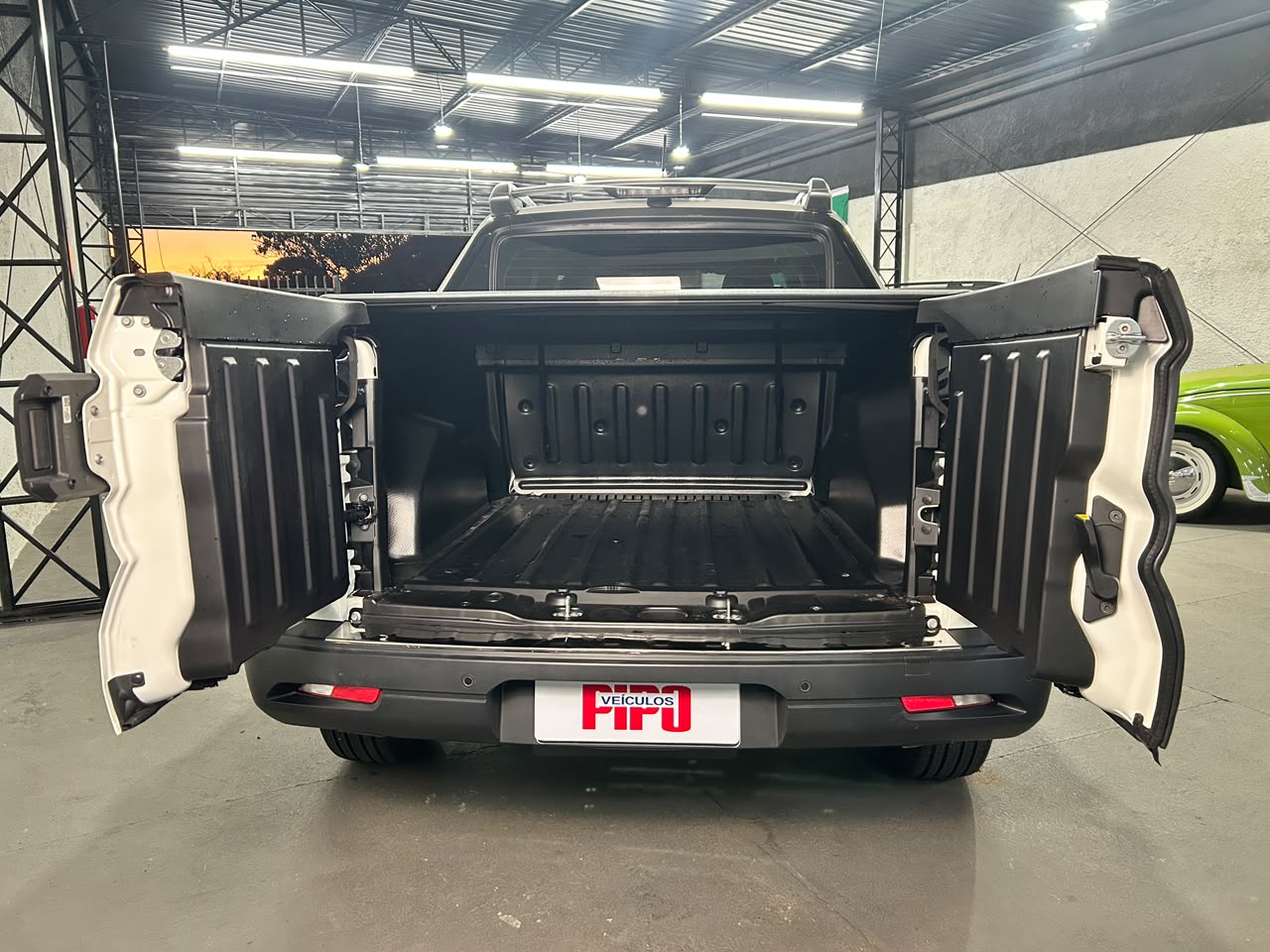 Fiat Toro 2026 branca à venda na Pipo Veículos em Avaré-SP — foto 10