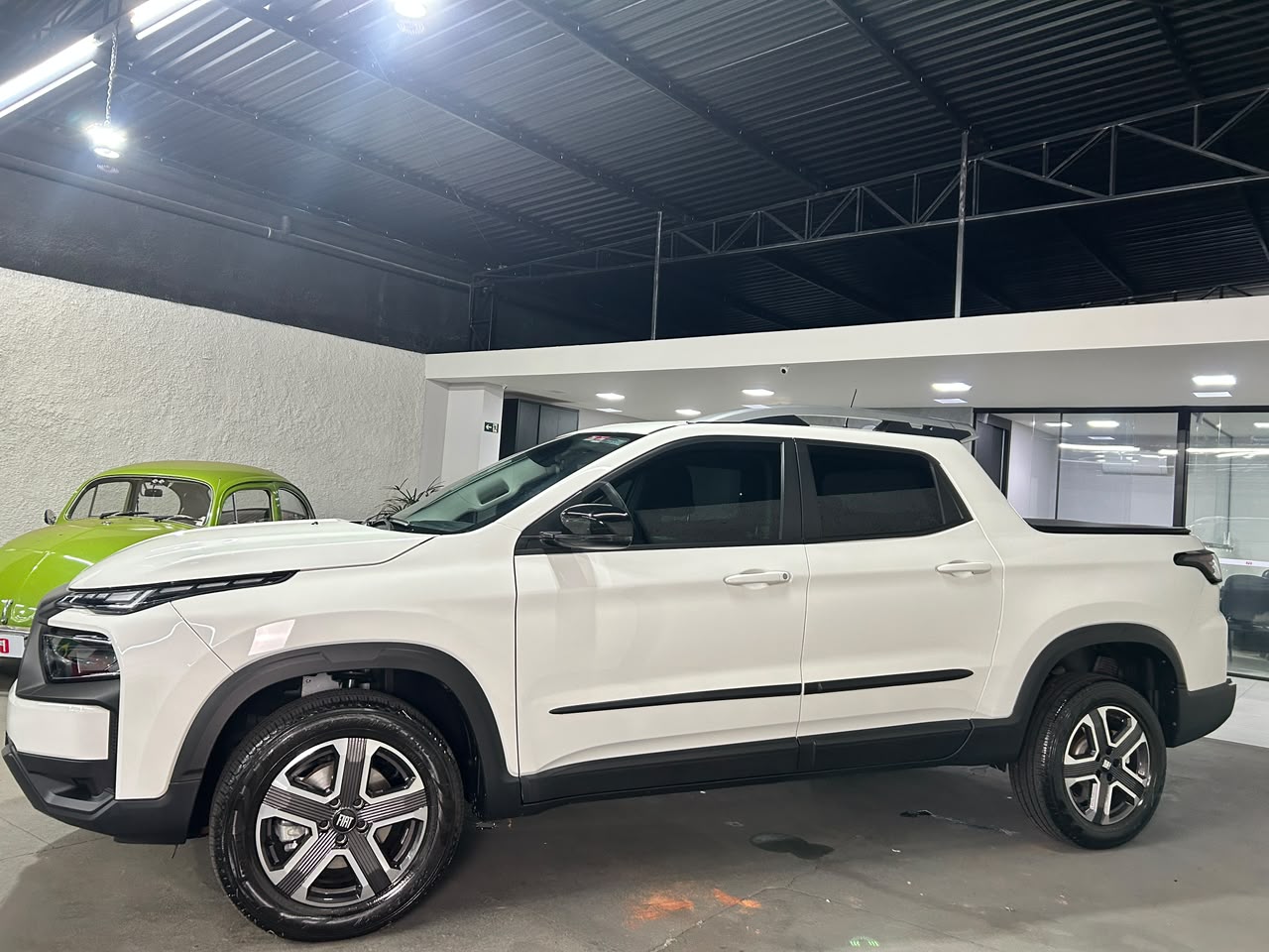 Fiat Toro 2026 branca à venda na Pipo Veículos em Avaré-SP — foto 4