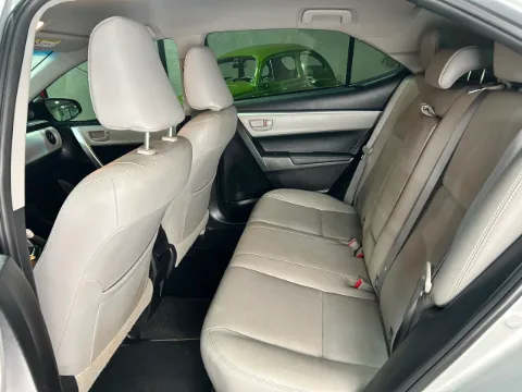 Toyota Corolla 2018 prata à venda na Pipo Veículos em Avaré-SP — foto 7