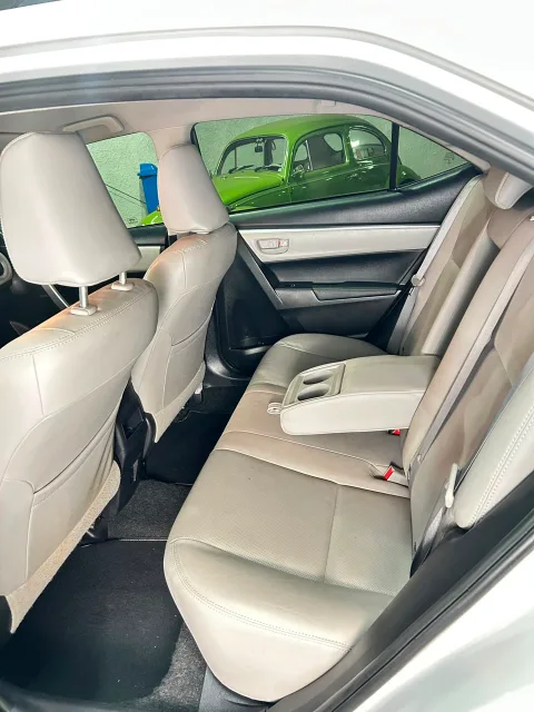 Toyota Corolla 2018 prata à venda na Pipo Veículos em Avaré-SP — foto 8