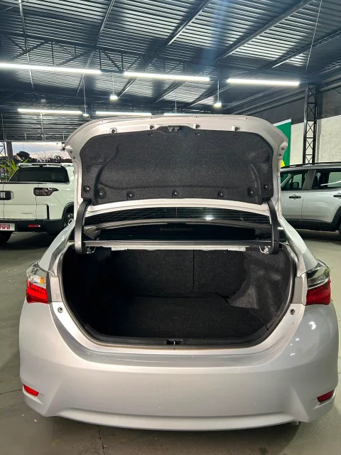 Toyota Corolla 2018 prata à venda na Pipo Veículos em Avaré-SP — foto 10