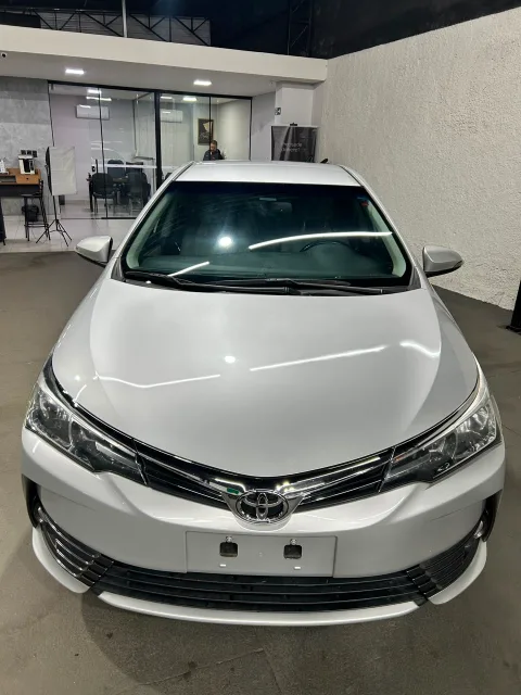Toyota Corolla 2018 prata à venda na Pipo Veículos em Avaré-SP — foto 3