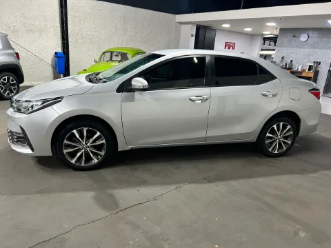 Toyota Corolla 2018 prata à venda na Pipo Veículos em Avaré-SP — foto 5