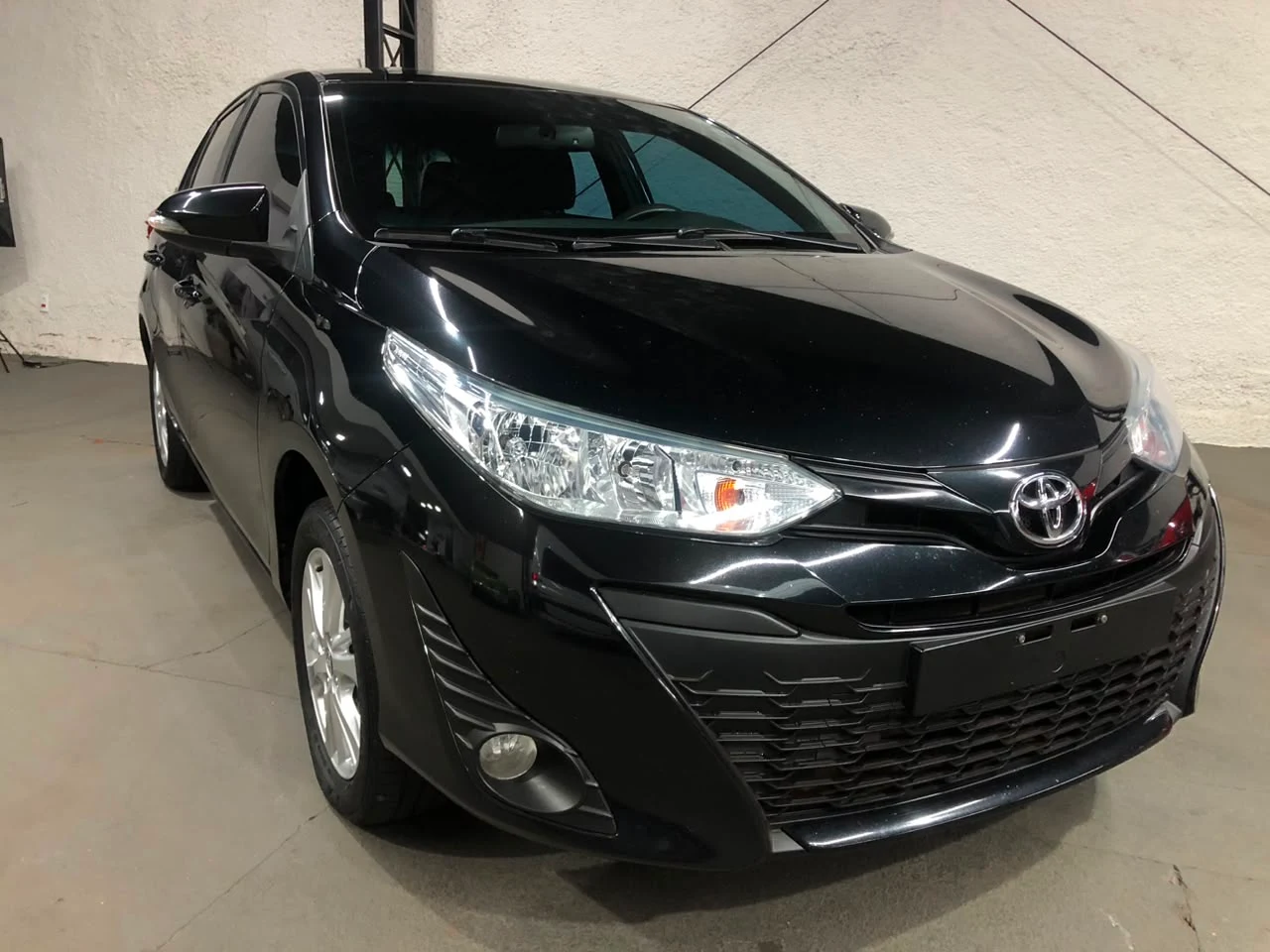 Toyota Yaris 2019 preta à venda na Pipo Veículos em Avaré-SP