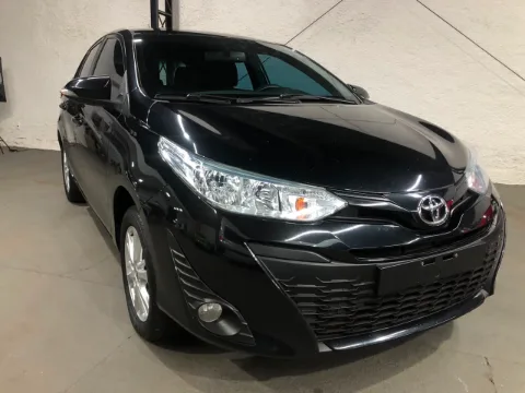 Toyota Yaris 2019 preta à venda na Pipo Veículos em Avaré-SP — foto 1