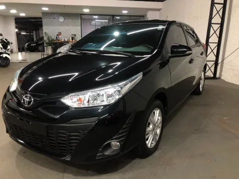 Toyota Yaris 2019 preta à venda na Pipo Veículos em Avaré-SP — foto 2