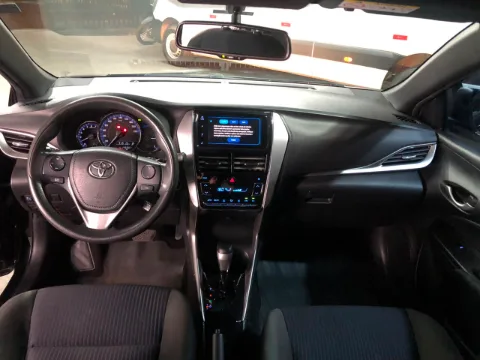 Toyota Yaris 2019 preta à venda na Pipo Veículos em Avaré-SP — foto 8